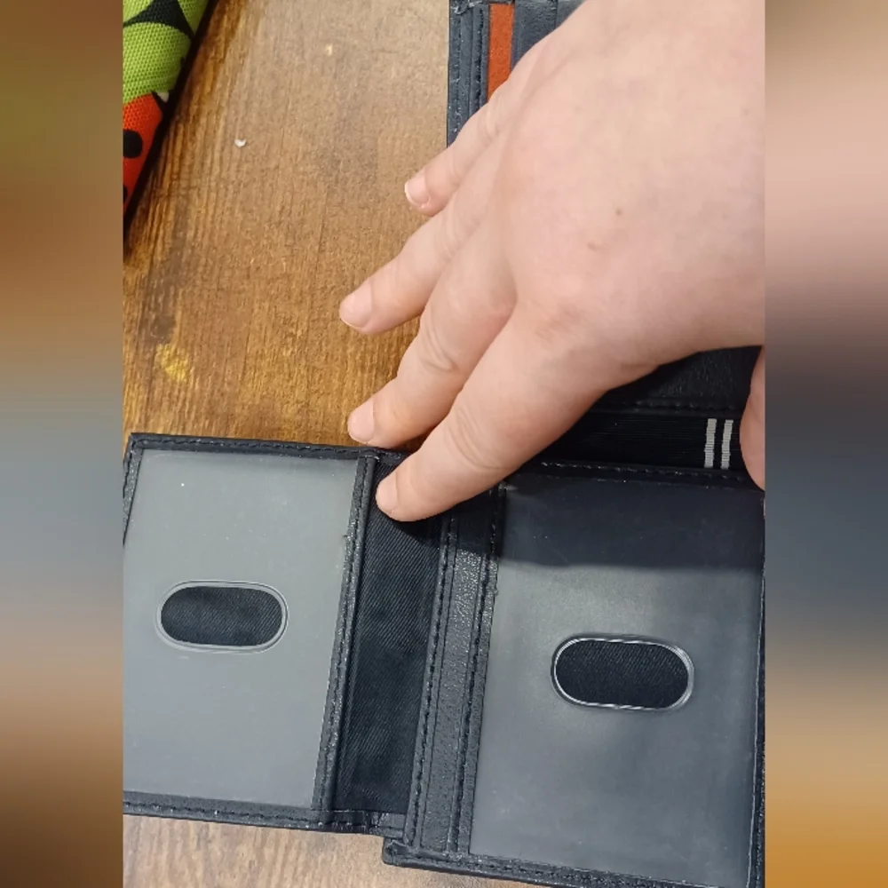 Dual colored Nautica leather trifold wallet